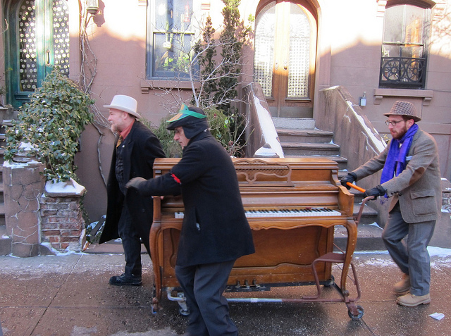 Idiotarod2013PianoOnWheels
